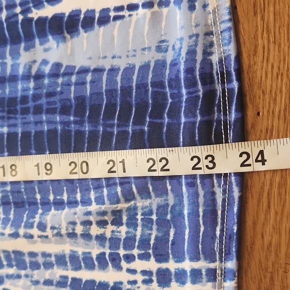 Tamera, Women's Top,  Excellent condition,  Size Large,  Blue, white - Picture 7 of 9